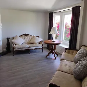 915 Burrell St Homestay